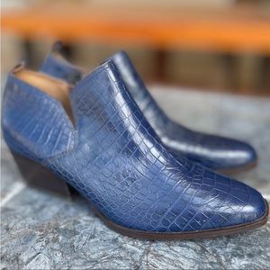 Franco Sarto Blue snakeskin booties 7.5 perfect condition